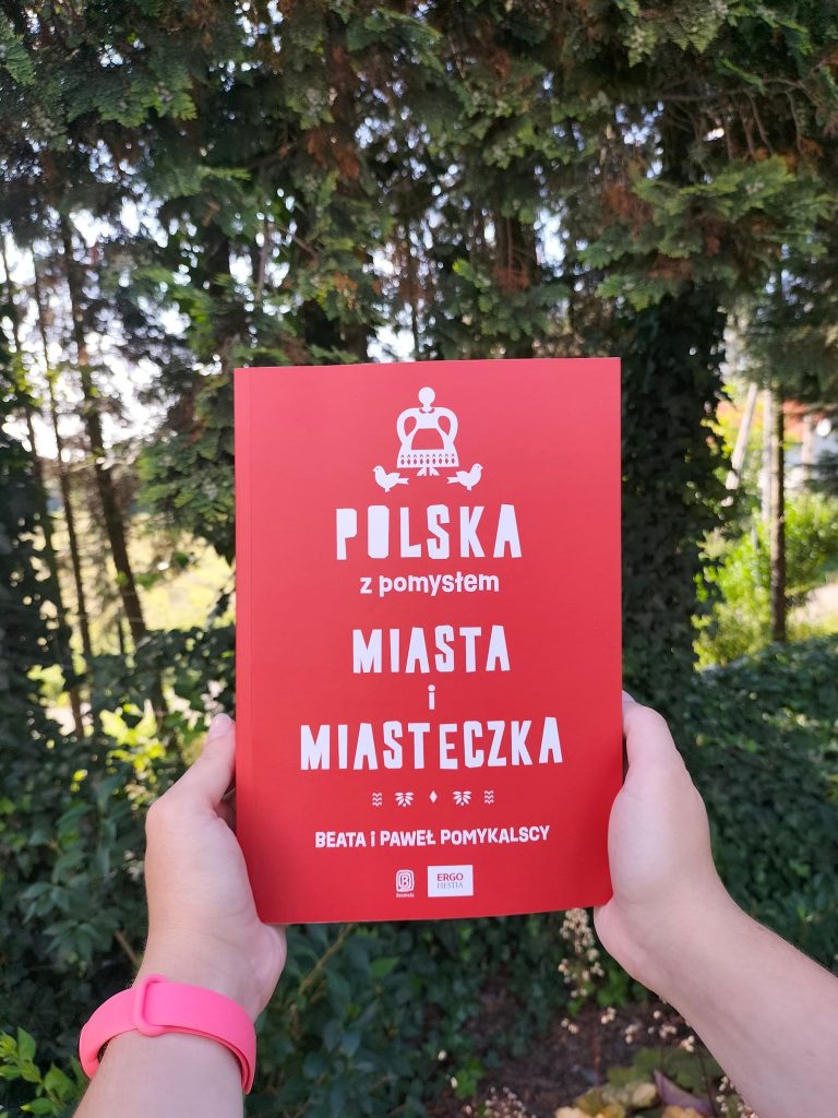 Okładka książki pt.: “Polska z pomysłem. Miasta i miasteczka”