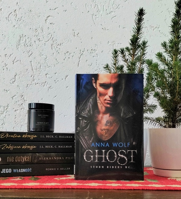 Okładka książki pt.: „Ghost”
