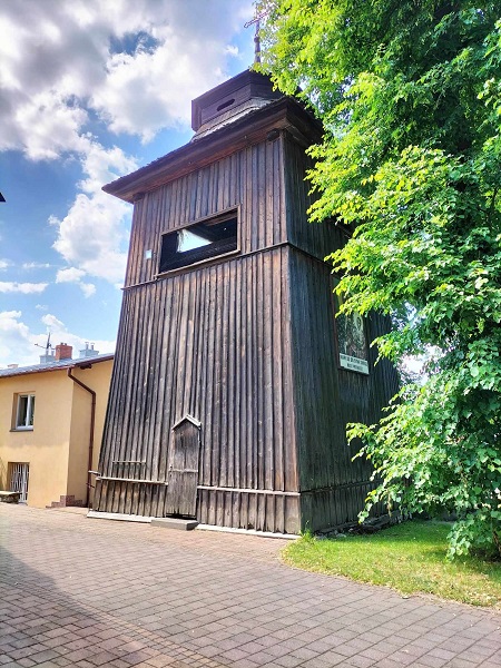 Stara dzwonnica w Skale