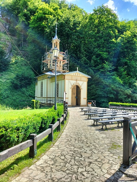 Szlaki turystyczne polski — kaplica na wodzie