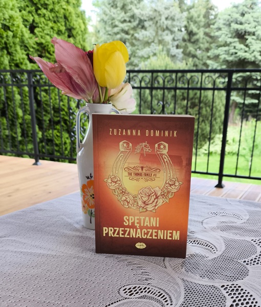 Książki pt.: „Spętani przeznaczeniem”.